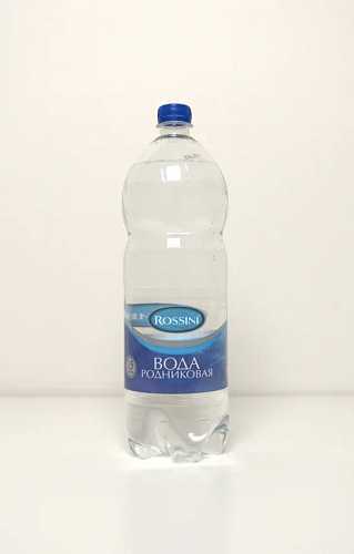 Вода питьевая РОССИНИ газированная ПЭТ 1.5л